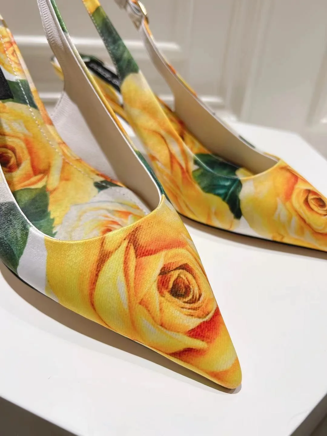 Bold Dolce Gabbana Sandals 22980