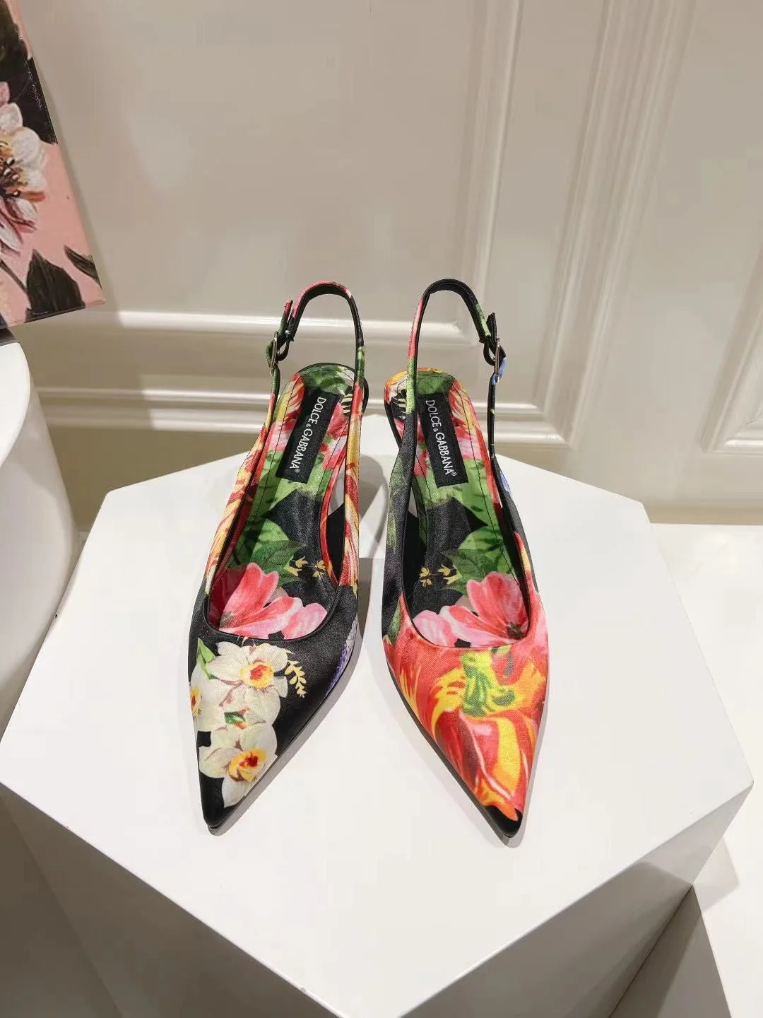 Dolce Gabbana Sandals TimelessDesign 23029