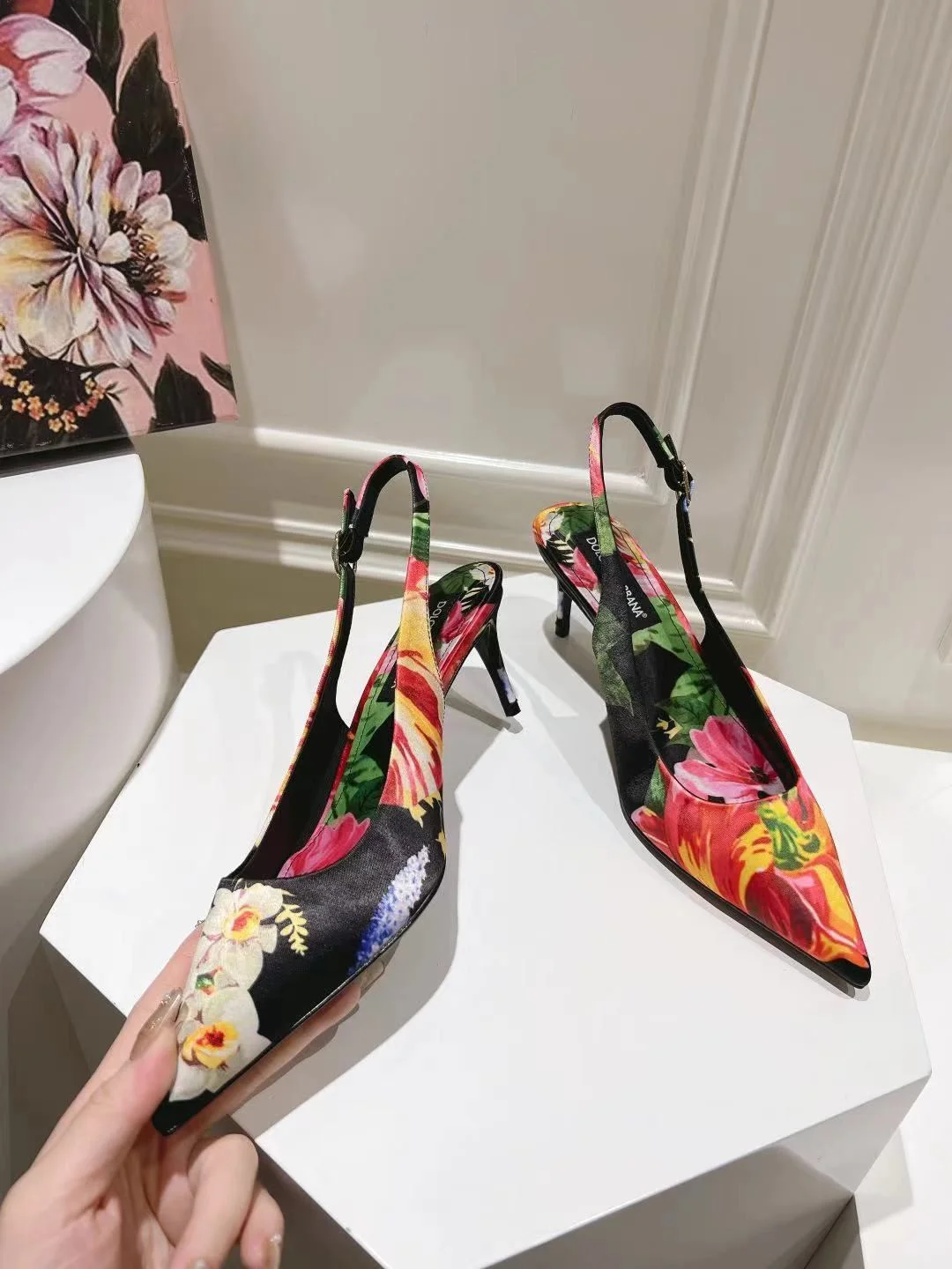 Dolce Gabbana Sandals TimelessDesign 23029