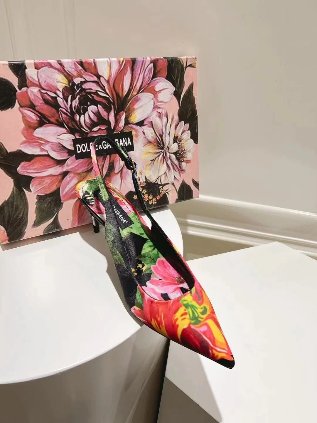 Dolce Gabbana Sandals TimelessDesign 23029