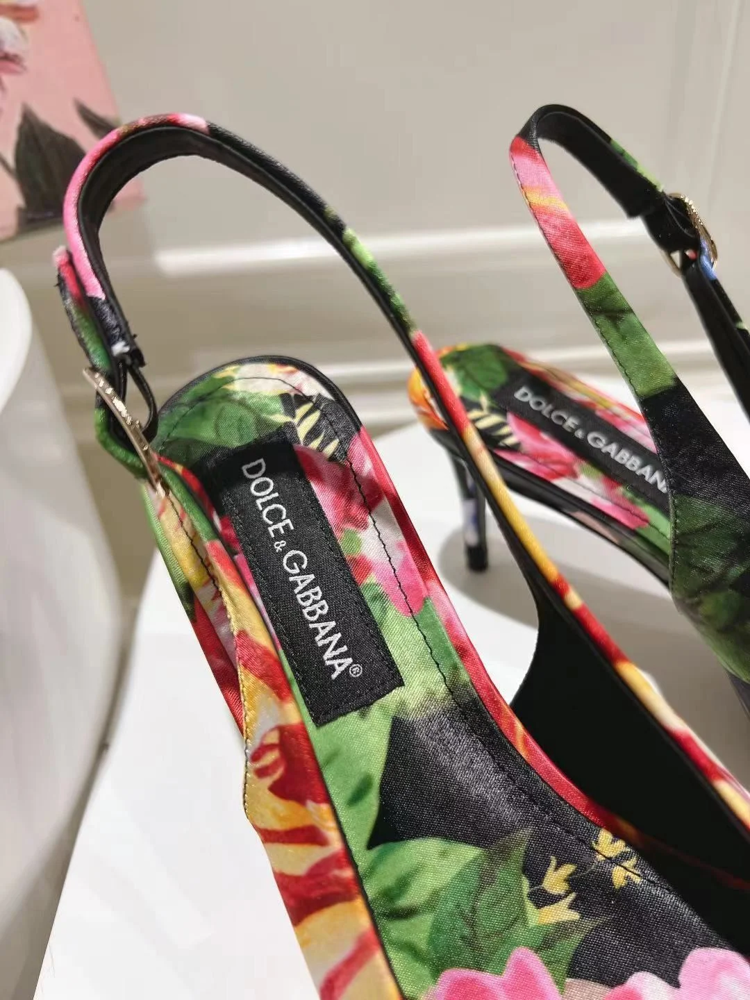 Dolce Gabbana Sandals TimelessDesign 23029