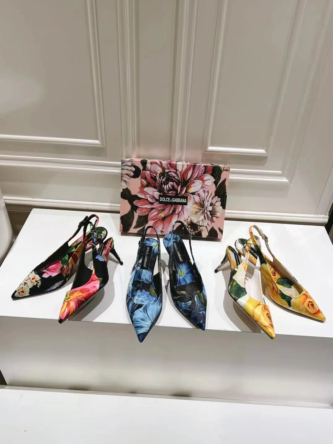 Dolce Gabbana Sandals TimelessDesign 23029