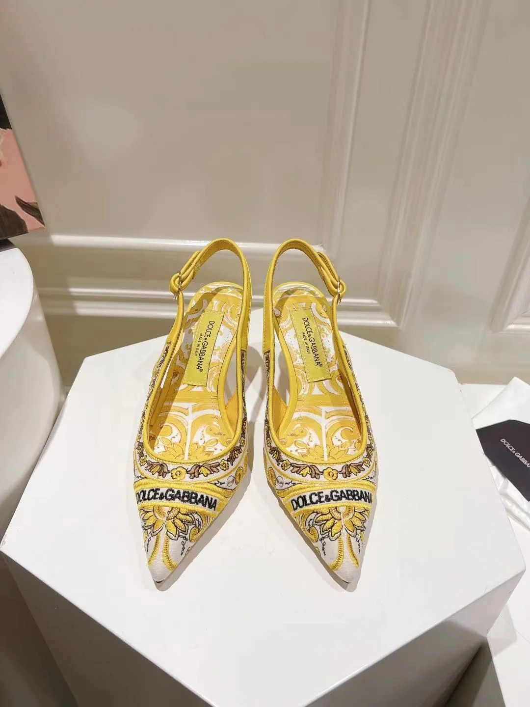 Dolce Gabbana Sandals Sophisticated 22963