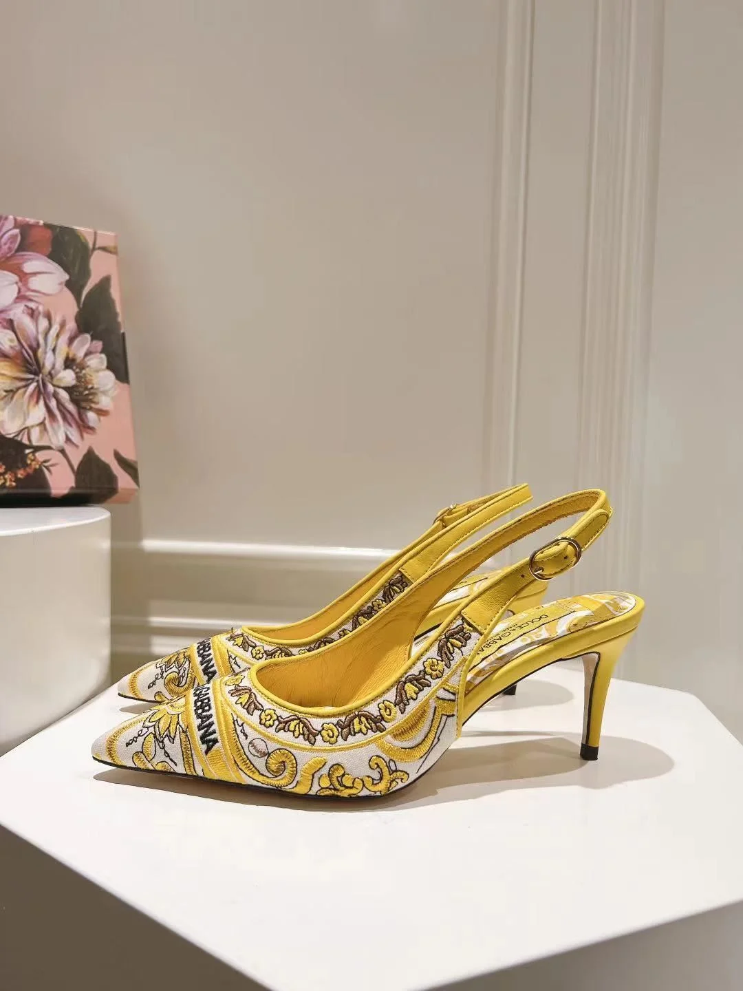 Dolce Gabbana Sandals Sophisticated 22963