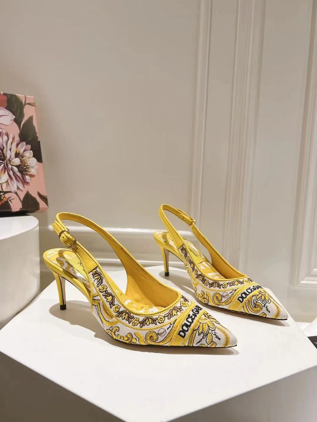 Dolce Gabbana Sandals Sophisticated 22963