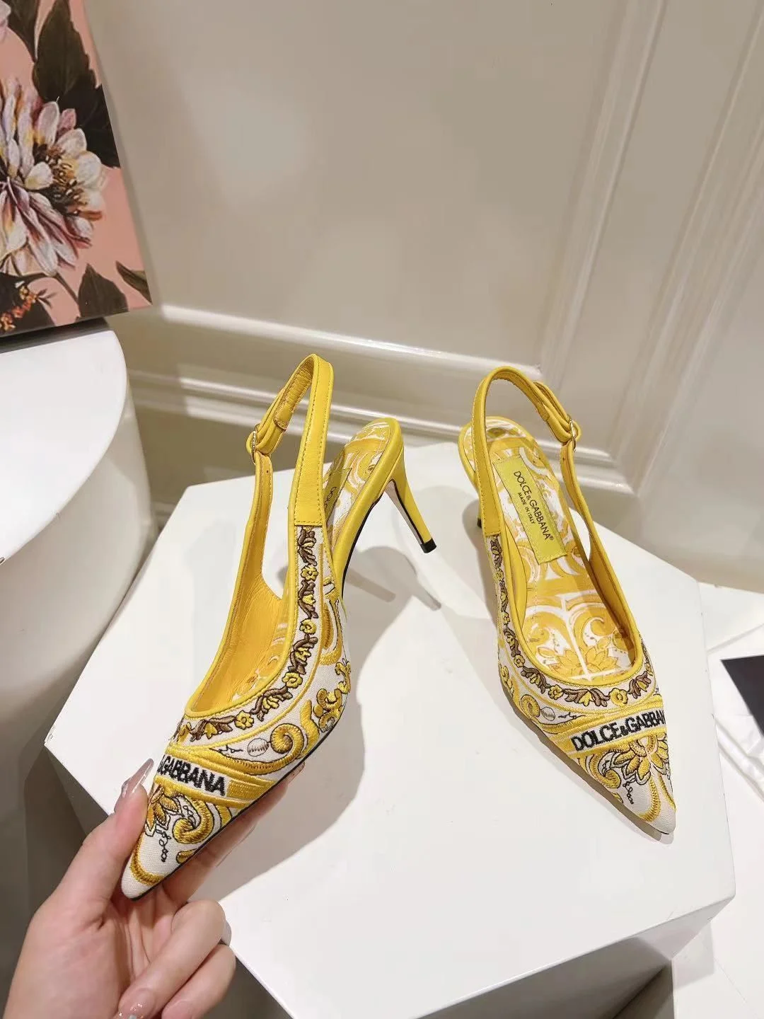 Dolce Gabbana Sandals Sophisticated 22963