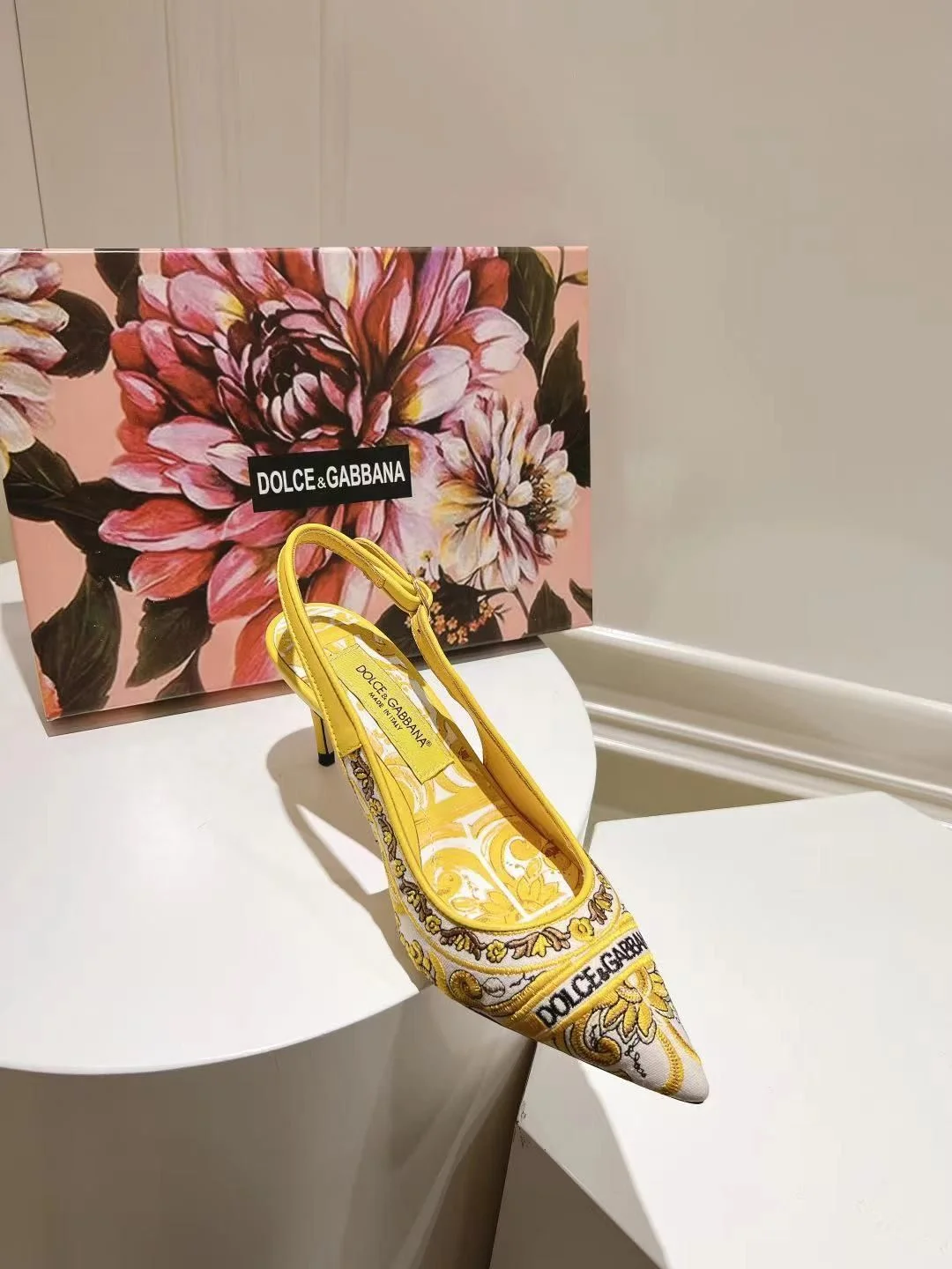 Dolce Gabbana Sandals Sophisticated 22963