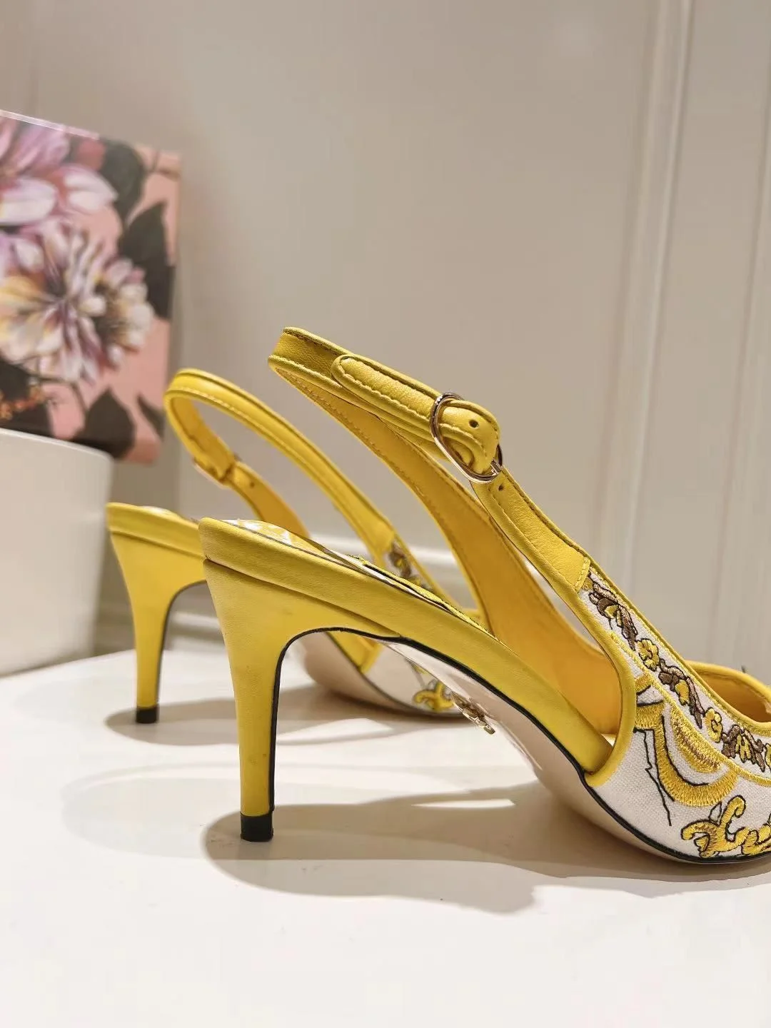 Dolce Gabbana Sandals Sophisticated 22963