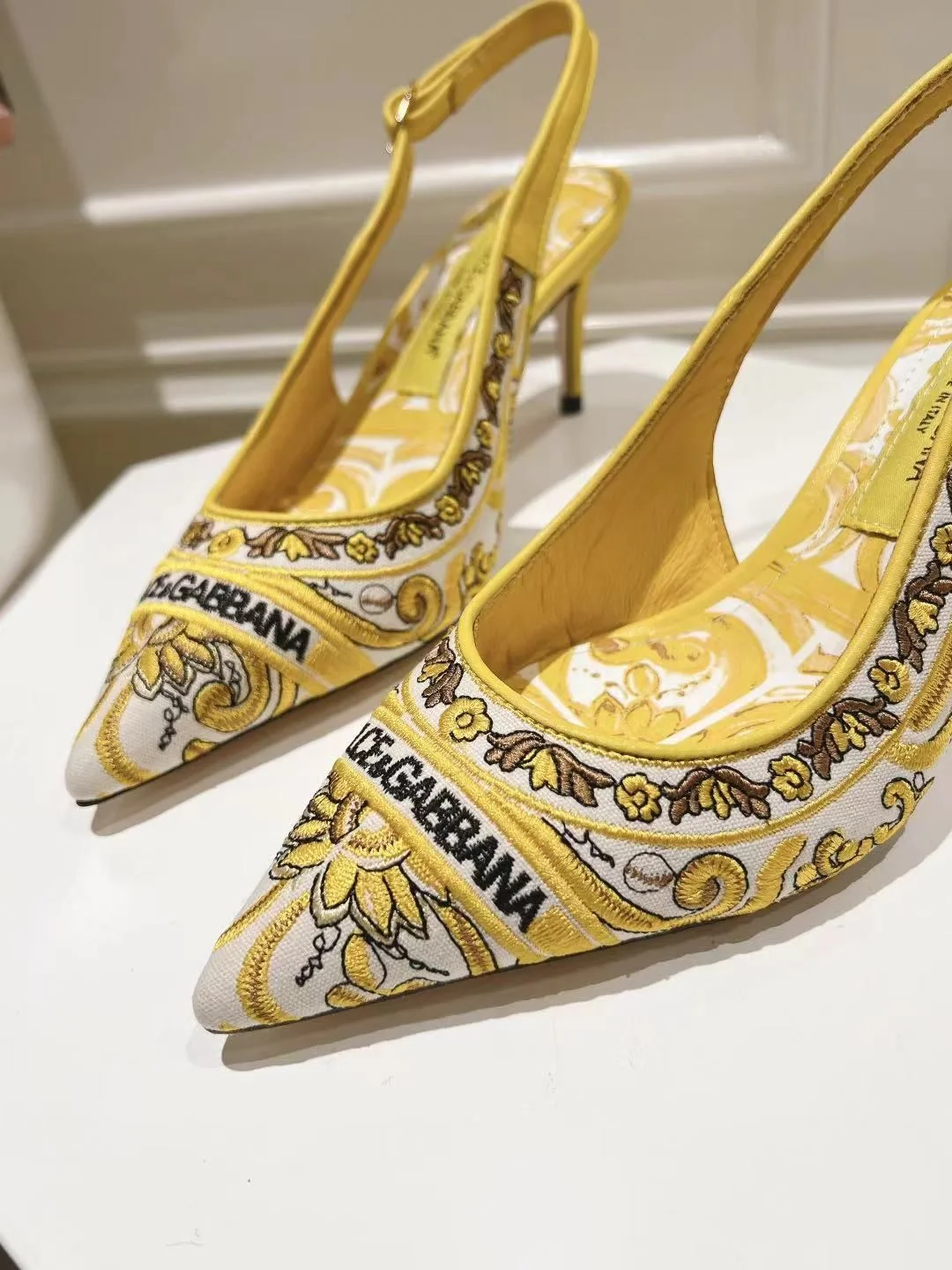 Dolce Gabbana Sandals Sophisticated 22963