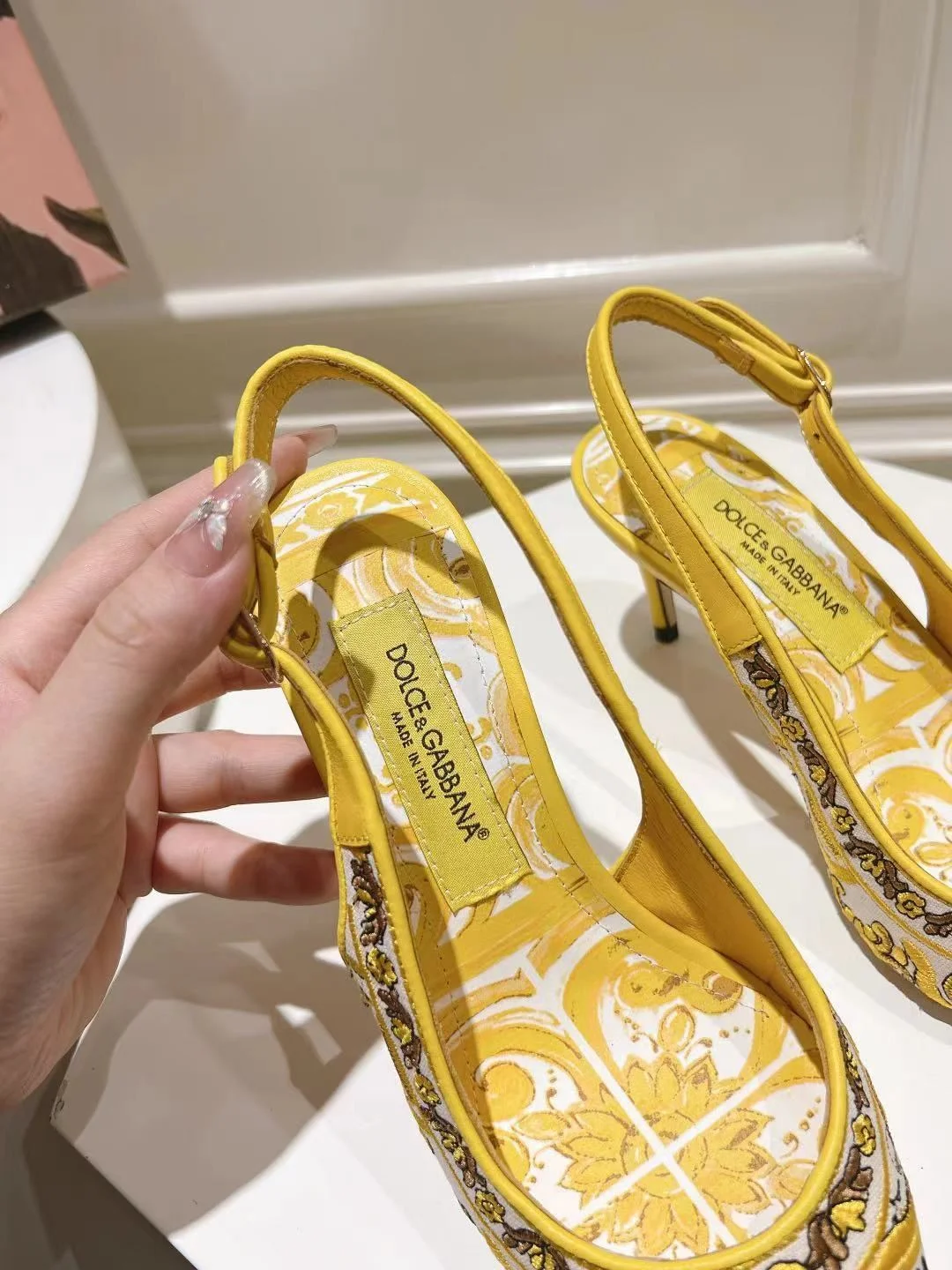 Dolce Gabbana Sandals Sophisticated 22963