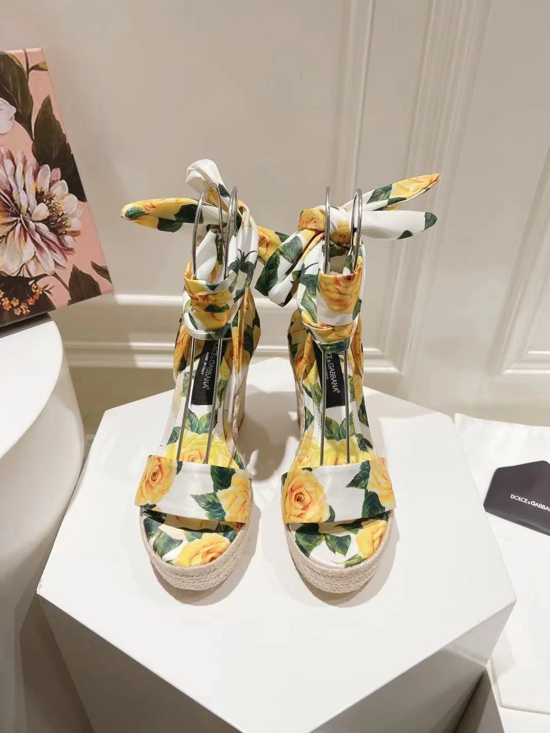 Lightweight Dolce Gabbana Sandals 22950