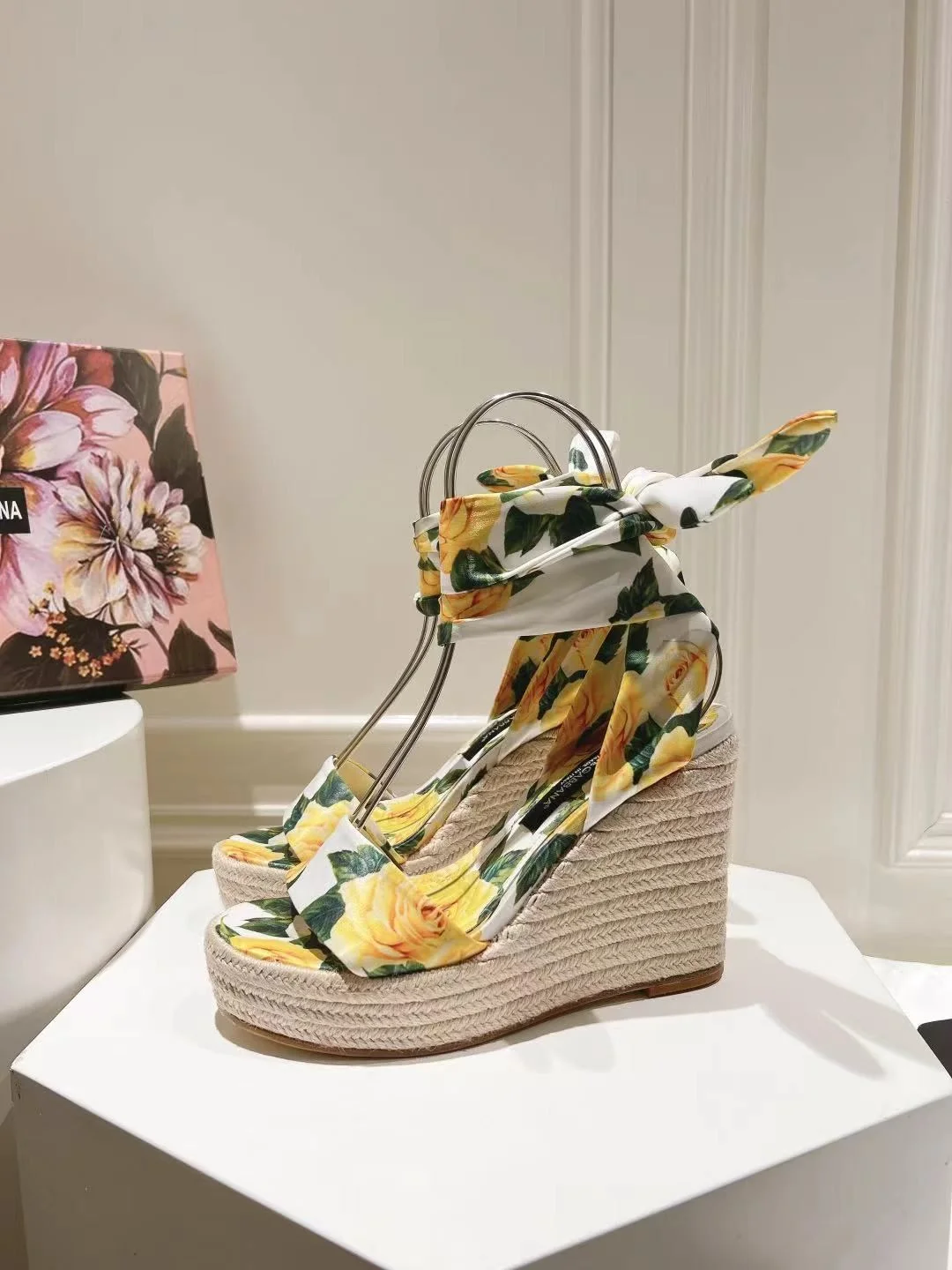 Lightweight Dolce Gabbana Sandals 22950