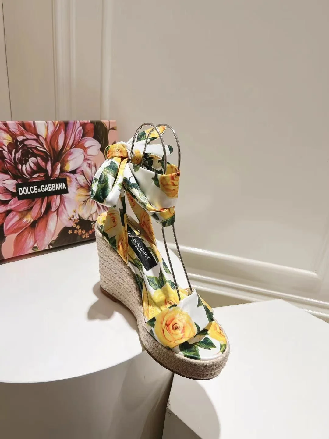 Lightweight Dolce Gabbana Sandals 22950