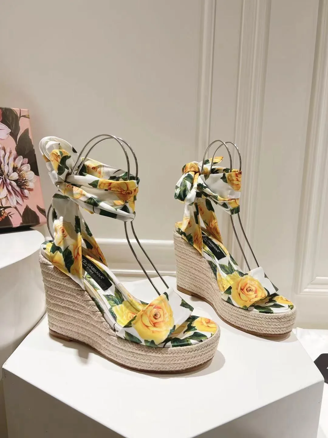 Lightweight Dolce Gabbana Sandals 22950