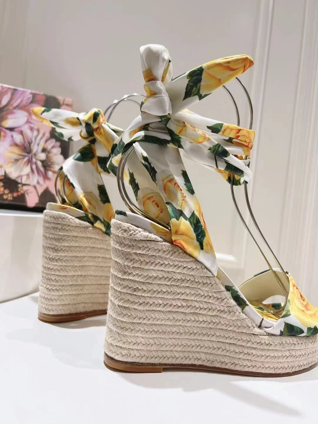 Lightweight Dolce Gabbana Sandals 22950