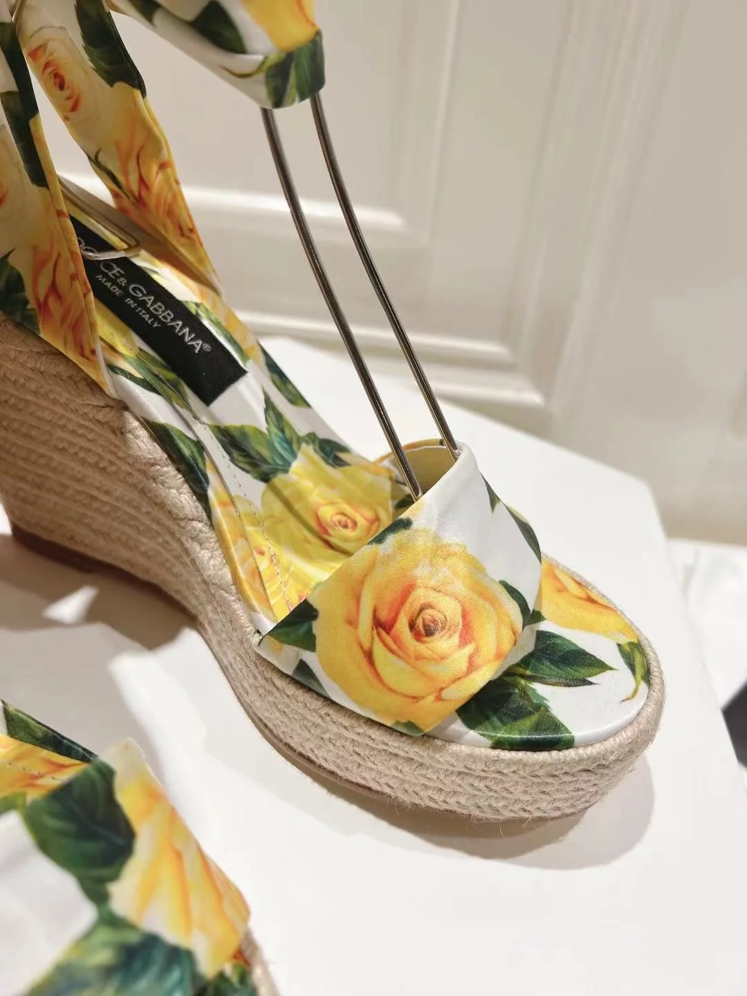 Lightweight Dolce Gabbana Sandals 22950