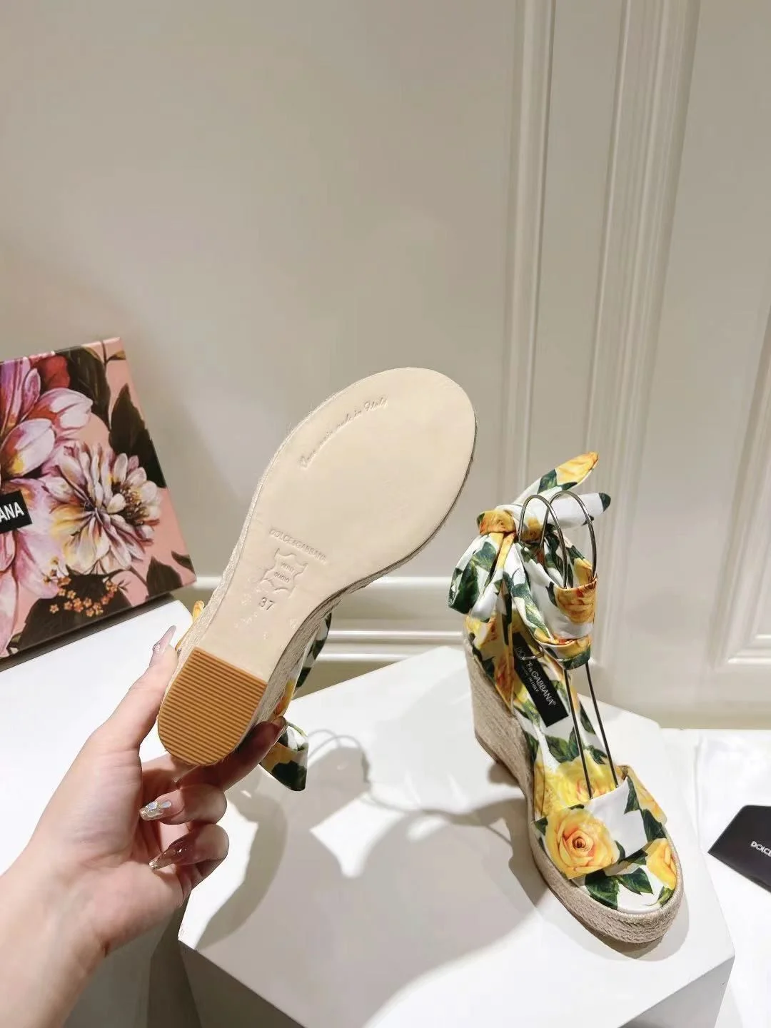 Lightweight Dolce Gabbana Sandals 22950