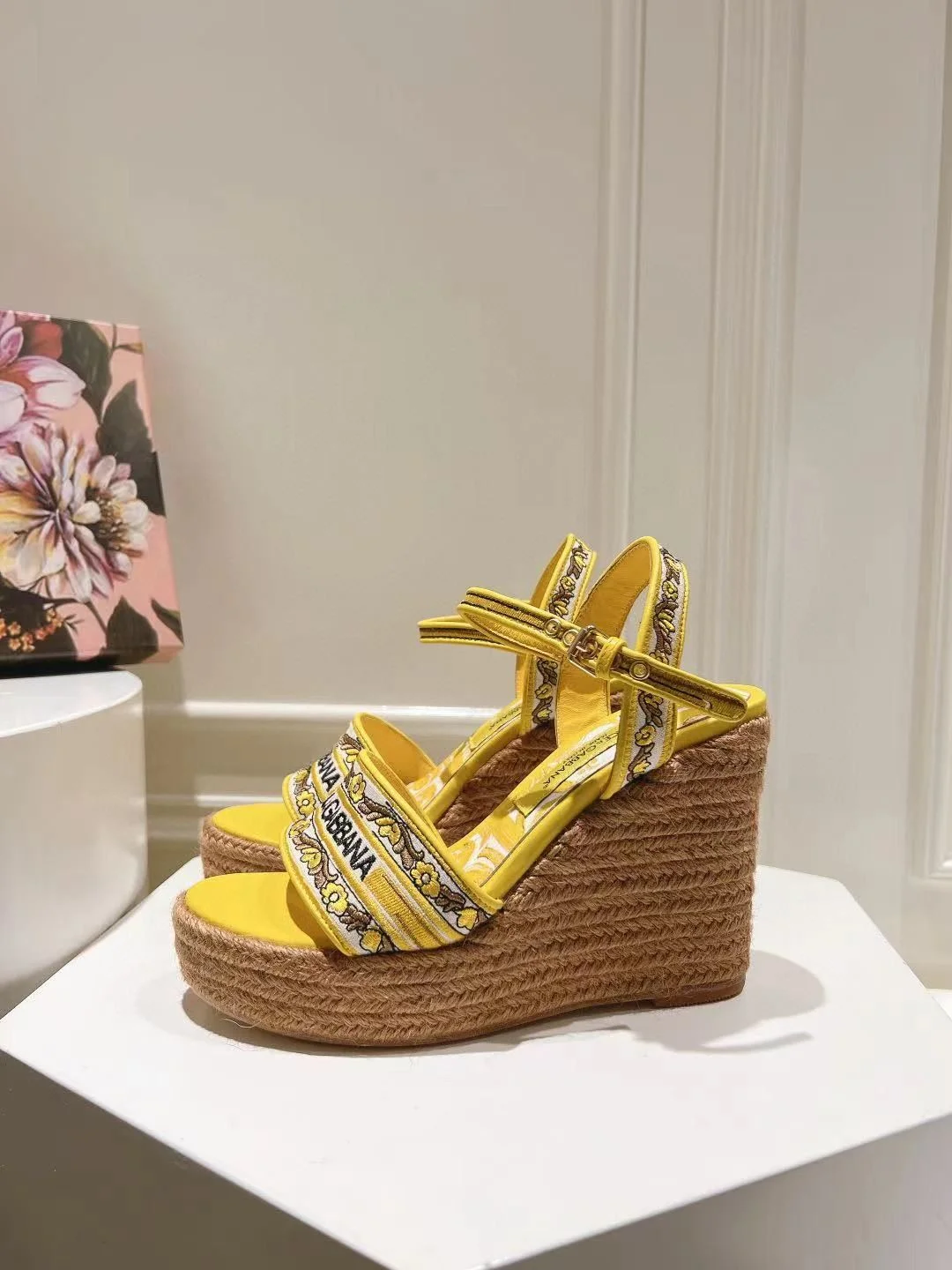 Tailored Dolce Gabbana Sandals 22929