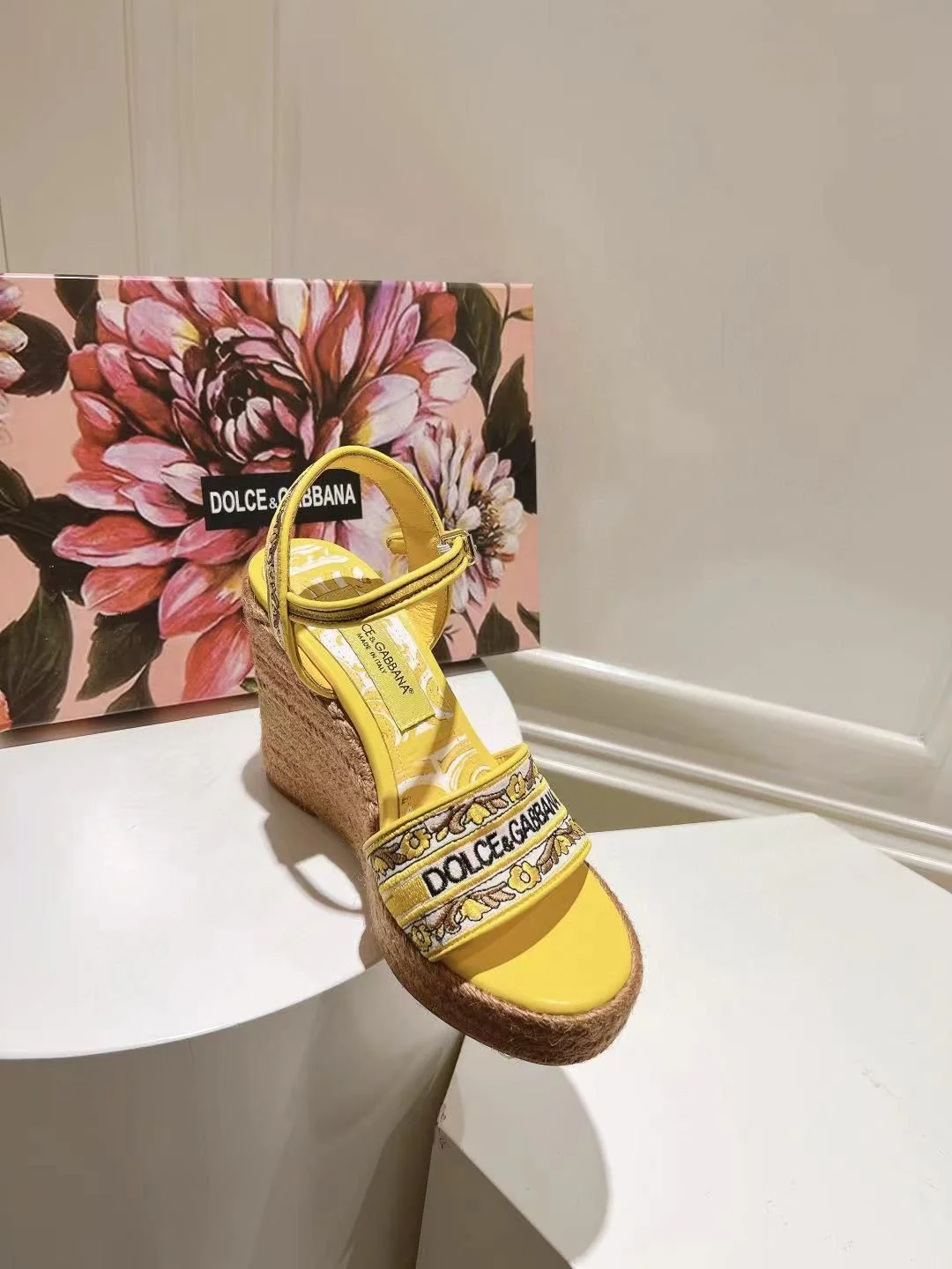 Tailored Dolce Gabbana Sandals 22929