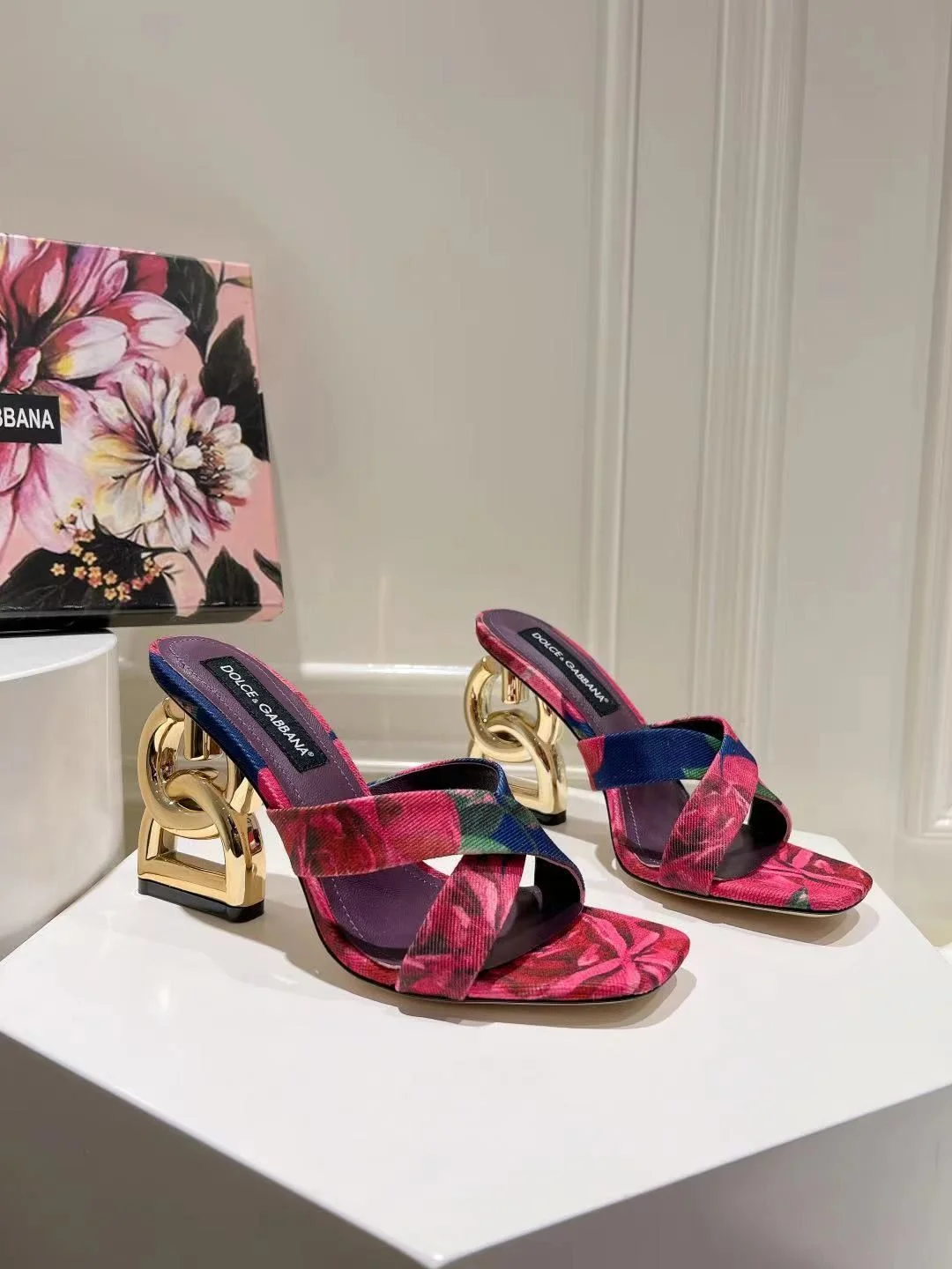 Dolce Gabbana Slippers Durable 22943