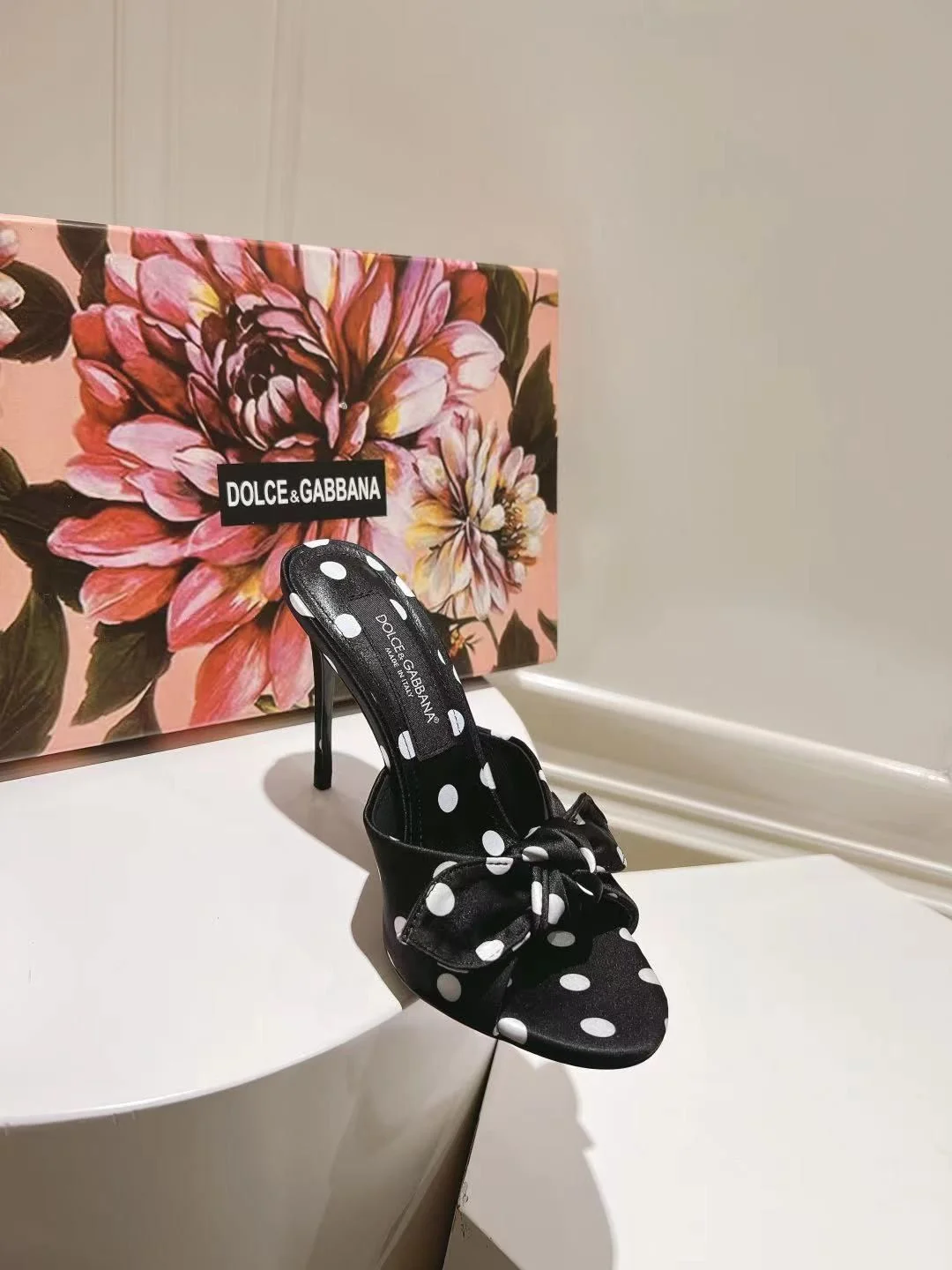 Comfortable Dolce Gabbana Slippers 22944