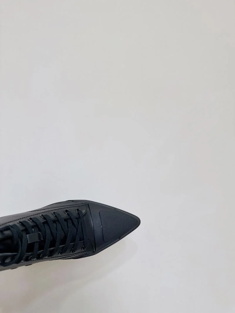 Supportive Dymonlatry Shoes 10115
