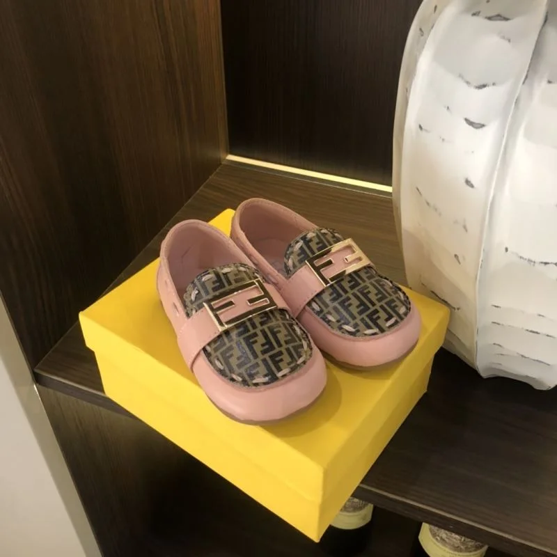 Comfortable FENDI SHOES 29768