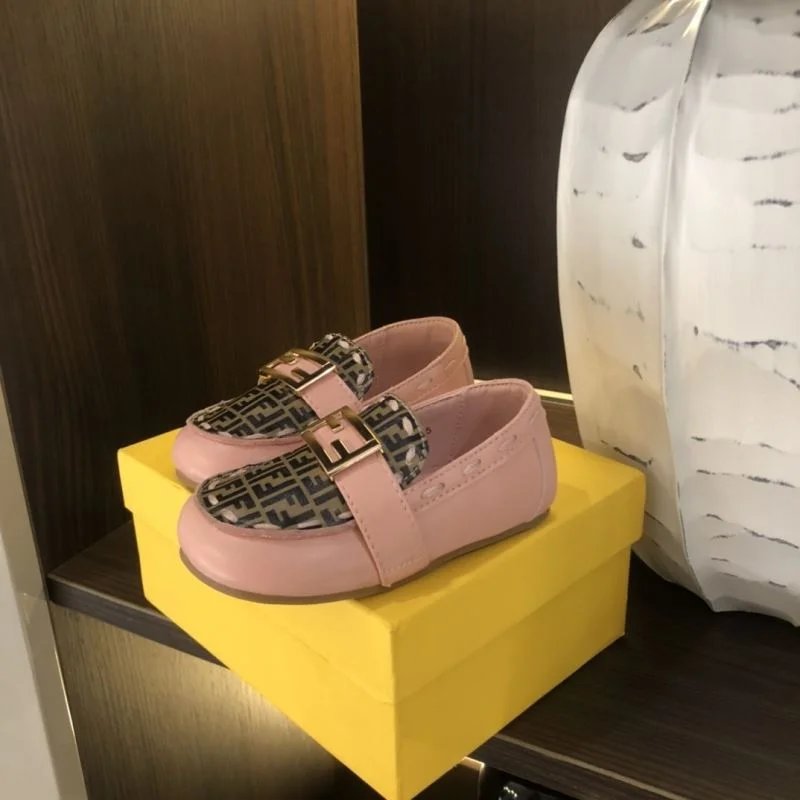 Comfortable FENDI SHOES 29768