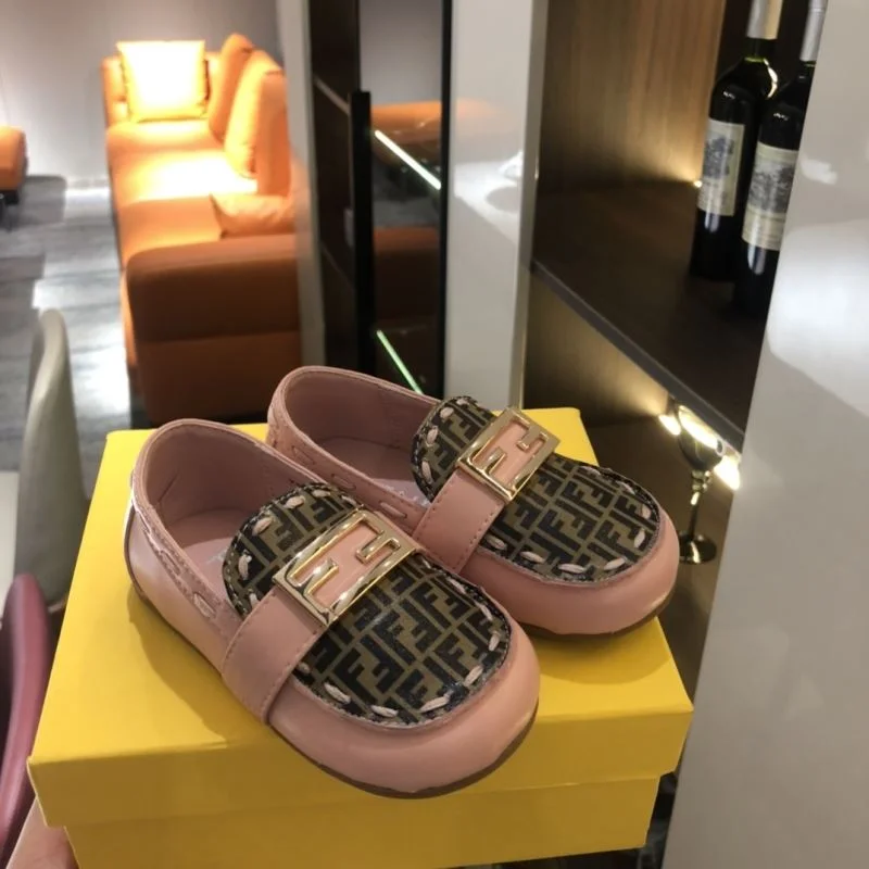 Comfortable FENDI SHOES 29768