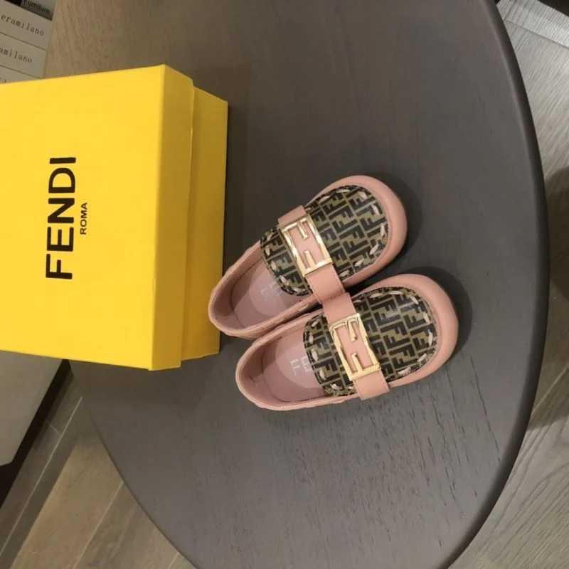 Comfortable FENDI SHOES 29768