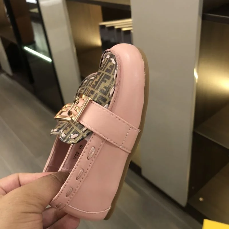 Comfortable FENDI SHOES 29768