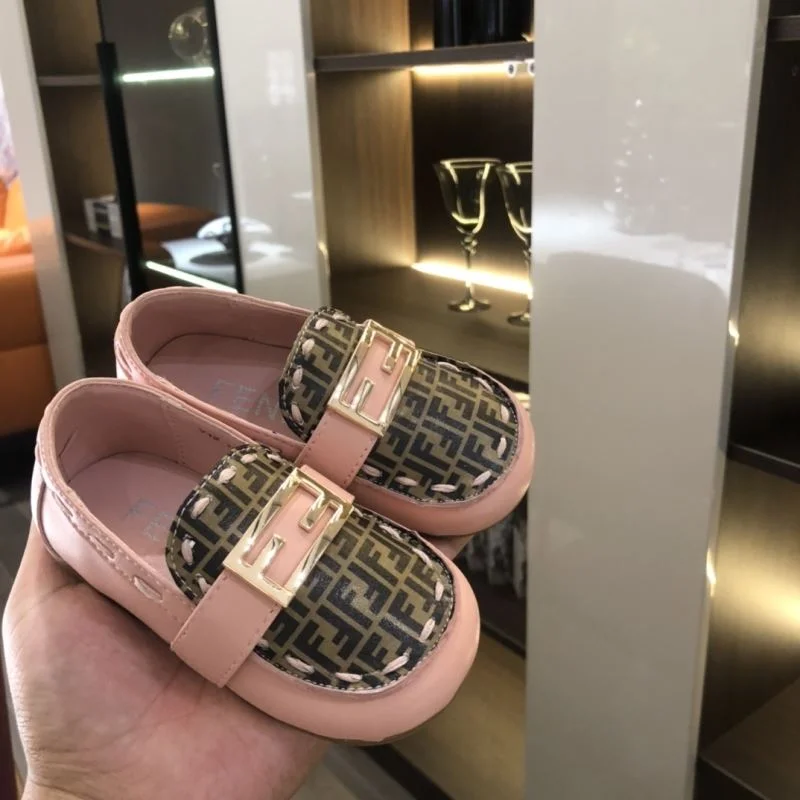 Comfortable FENDI SHOES 29768