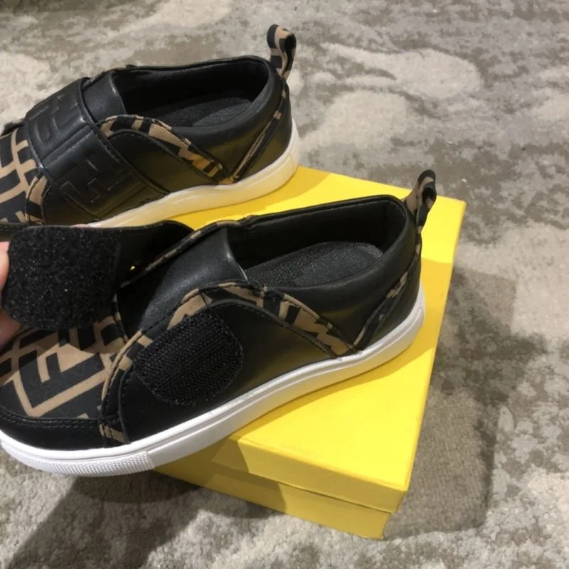Compact FENDI SHOES 30214