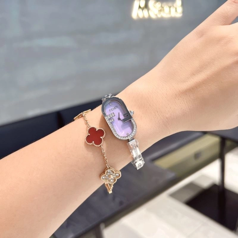 Compact FENDI Watches 182175