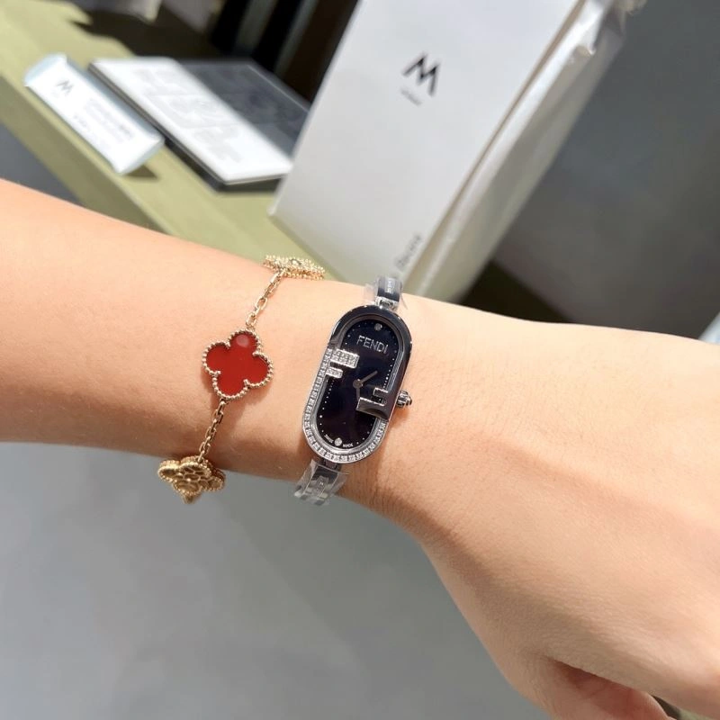 Compact FENDI Watches 182175