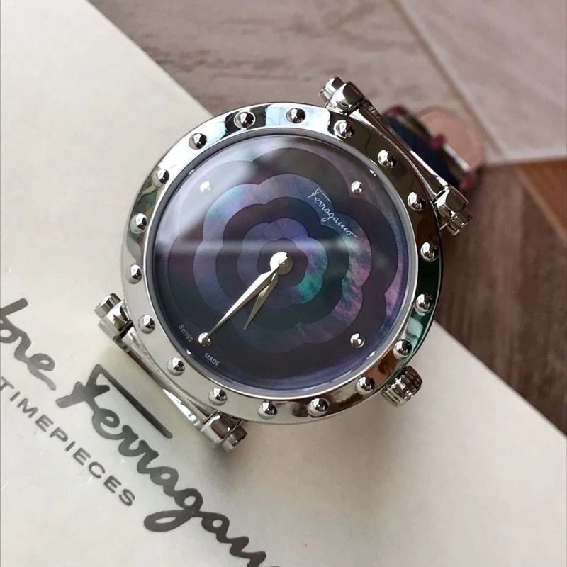 Durable FERRAGAMO Watches 182340