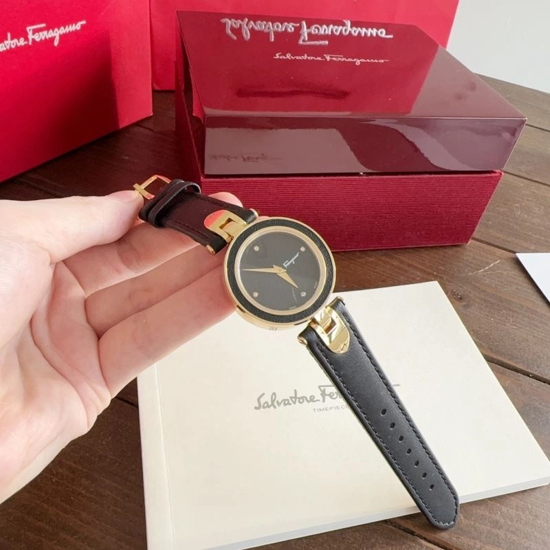 FERRAGAMO Watches Elegant 182322