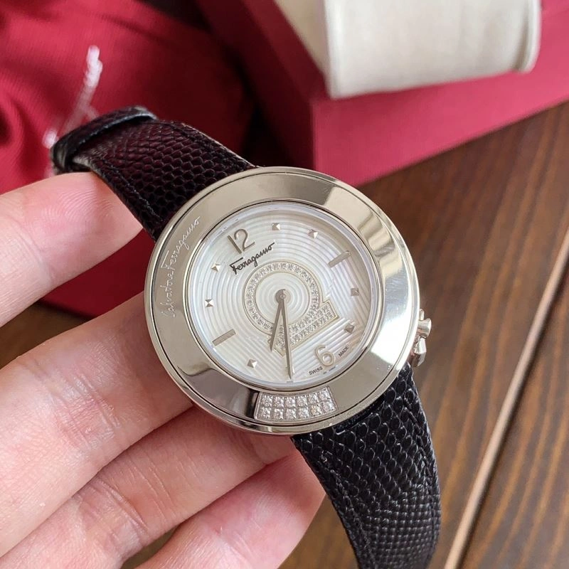 Vibrant FERRAGAMO Watches 182303