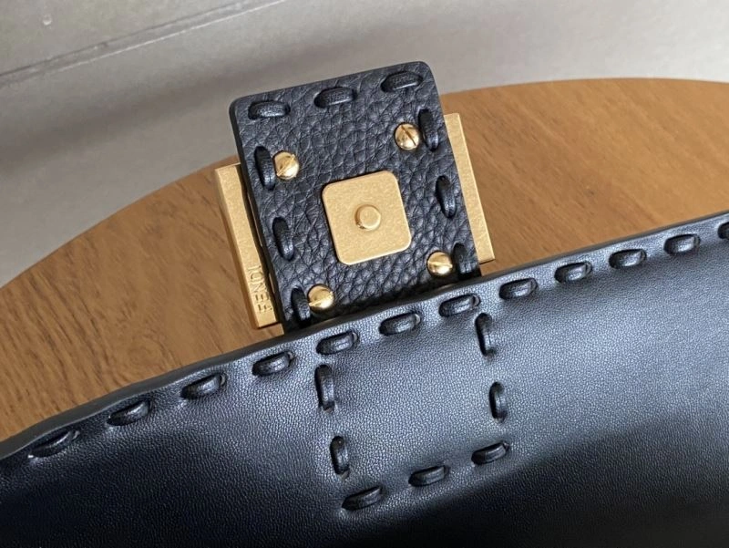 Trendsetting Fendi Baguette Bags 73003