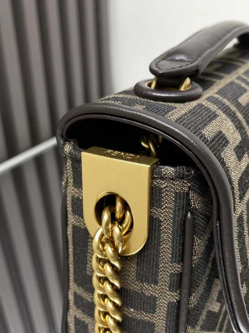 Lightweight Fendi Baguette Bags 37714