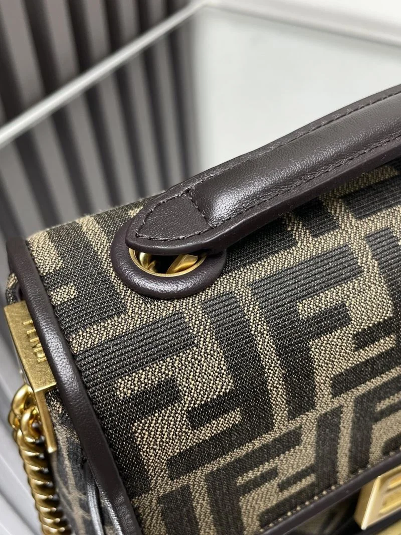 Lightweight Fendi Baguette Bags 37714