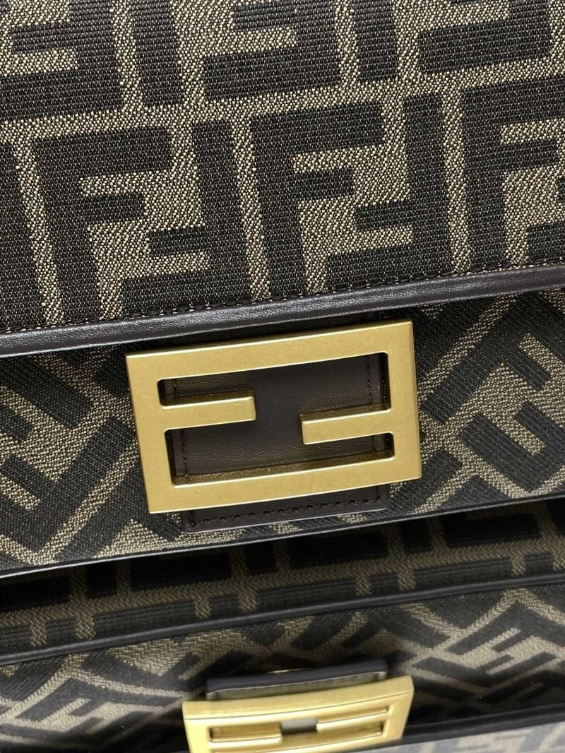 Lightweight Fendi Baguette Bags 37714