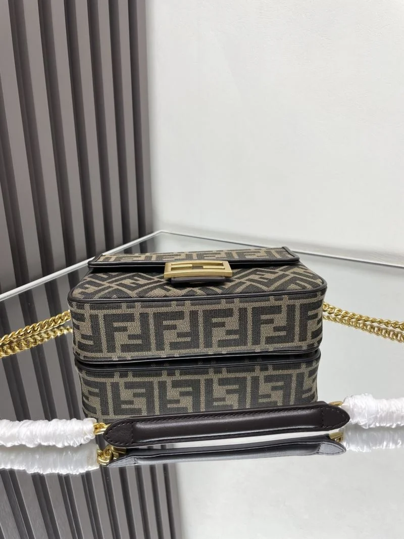 Lightweight Fendi Baguette Bags 37714