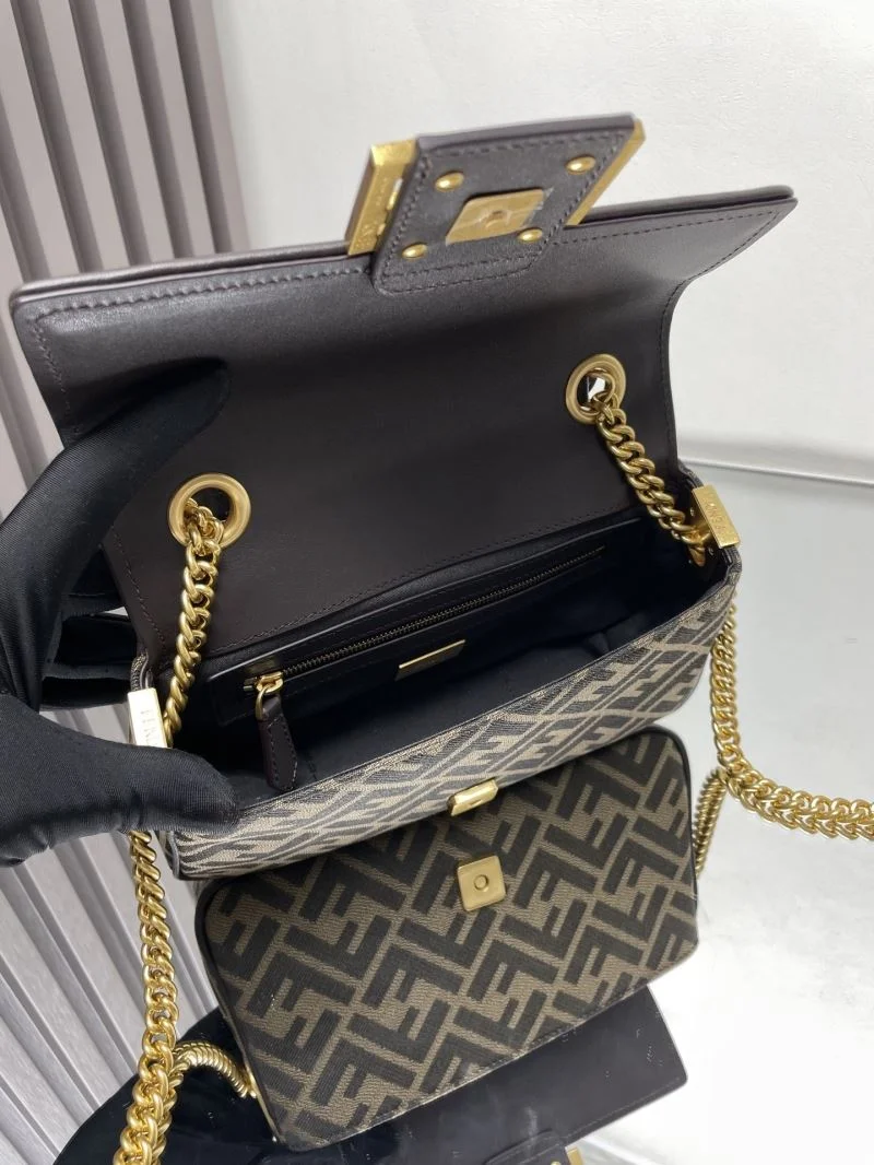 Lightweight Fendi Baguette Bags 37714