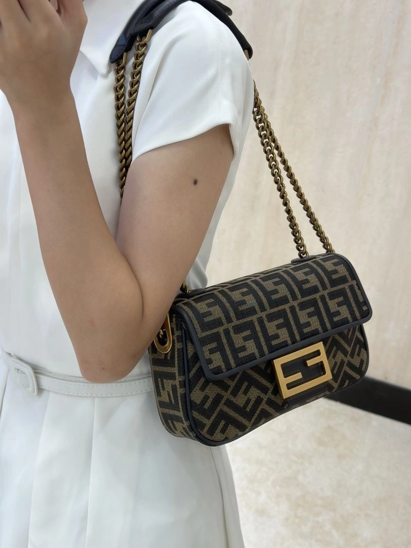 Lightweight Fendi Baguette Bags 58131