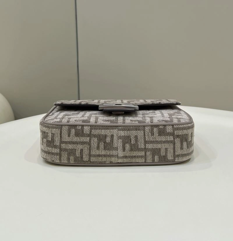 Unisex Fendi Baguette Bags 58092