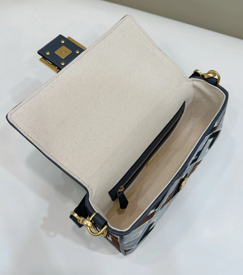 Trendsetting Fendi Baguette Bags 58054