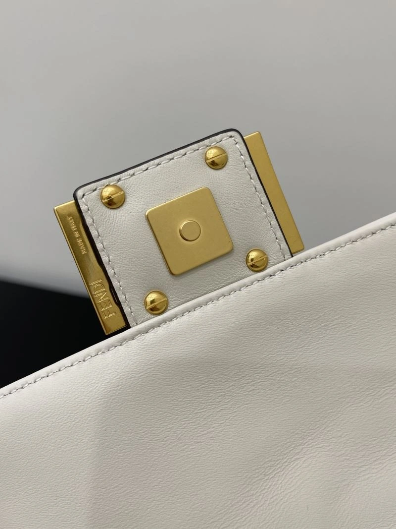 Snug Fendi Baguette Bags 58064