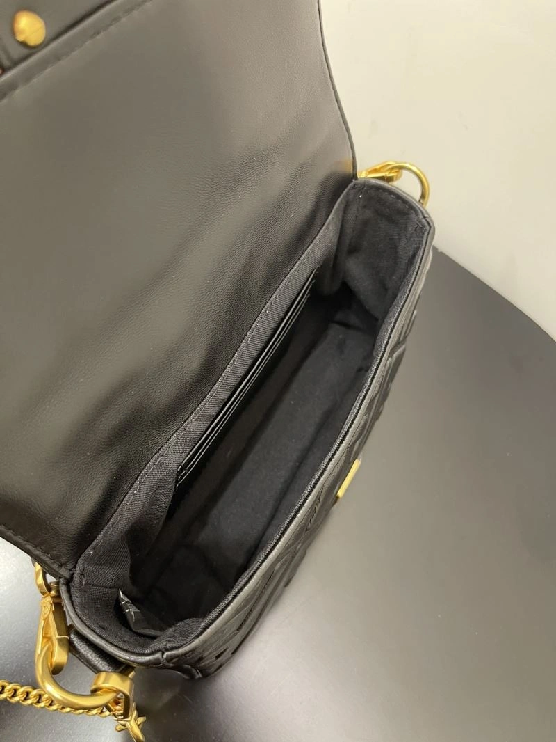 Fendi Baguette Bags Sleek 58108