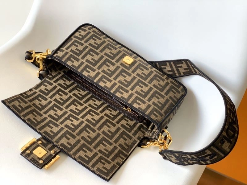 UrbanChic Fendi Baguette Bags 58055